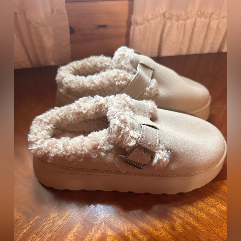 ‼️Brand new shoes
size 8.